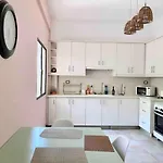 3Br On Mm Stairs With A Quiet Terrace