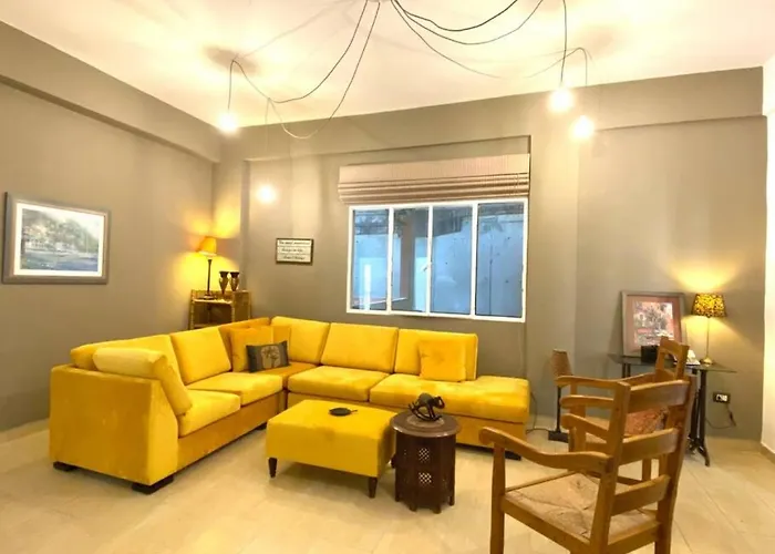 3Br On Mm Stairs With A Quiet Terrace